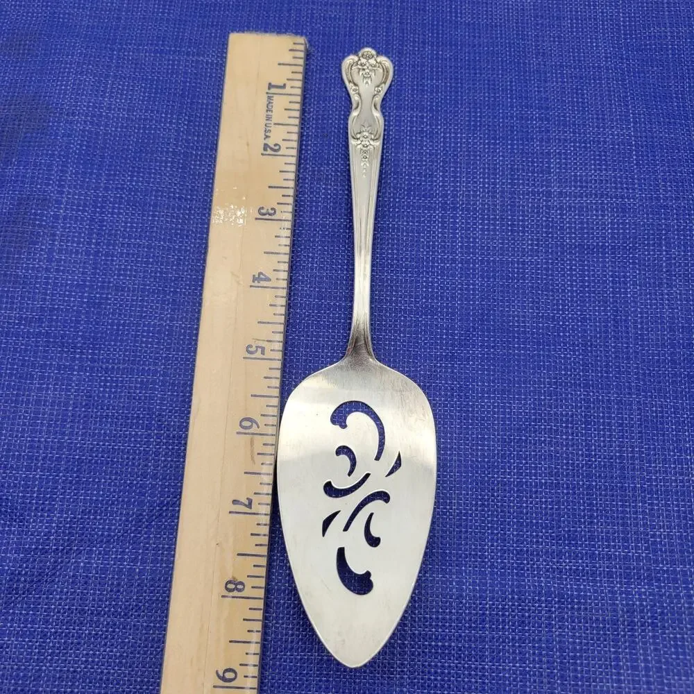 WM Rogers Silverplate Flatware Cake Pie Server Magnolia Extra Plate Vtg